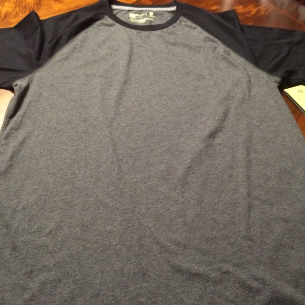 Men's Xersion Short Sleeve T- Shirt (L - New)